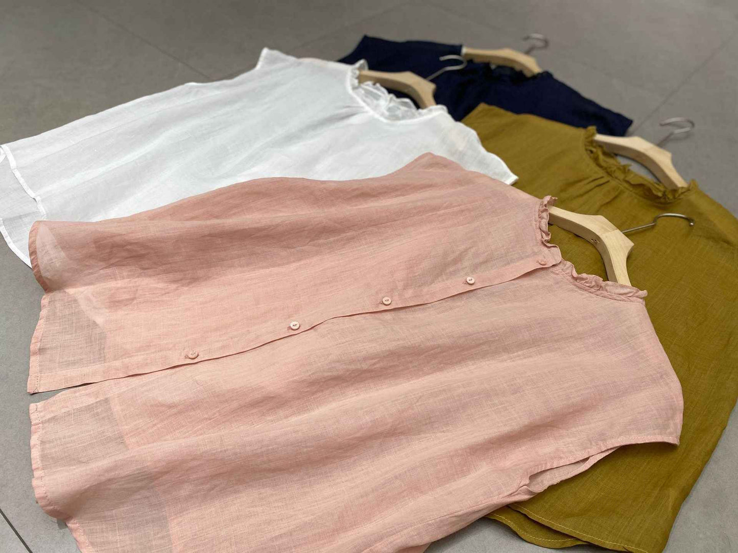 B10003 Vintage Artistic Ruffled Collar Ramie 95%+ Linen Blouse for Women Summer New Style Back Single Button Reversible Flutter Sleeve Blouse for Women