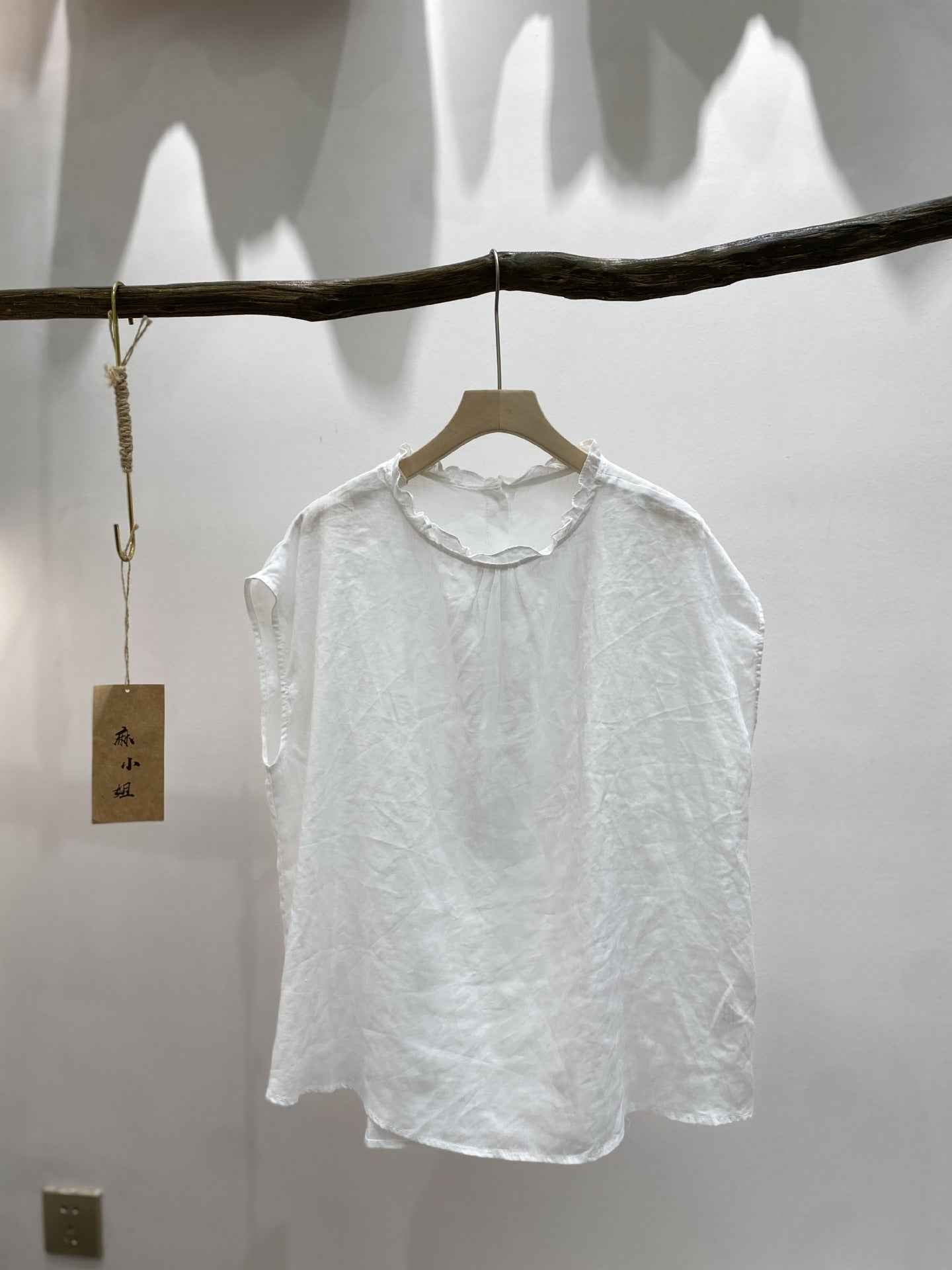 B10003 Vintage Artistic Ruffled Collar Ramie 95%+ Linen Blouse for Women Summer New Style Back Single Button Reversible Flutter Sleeve Blouse for Women